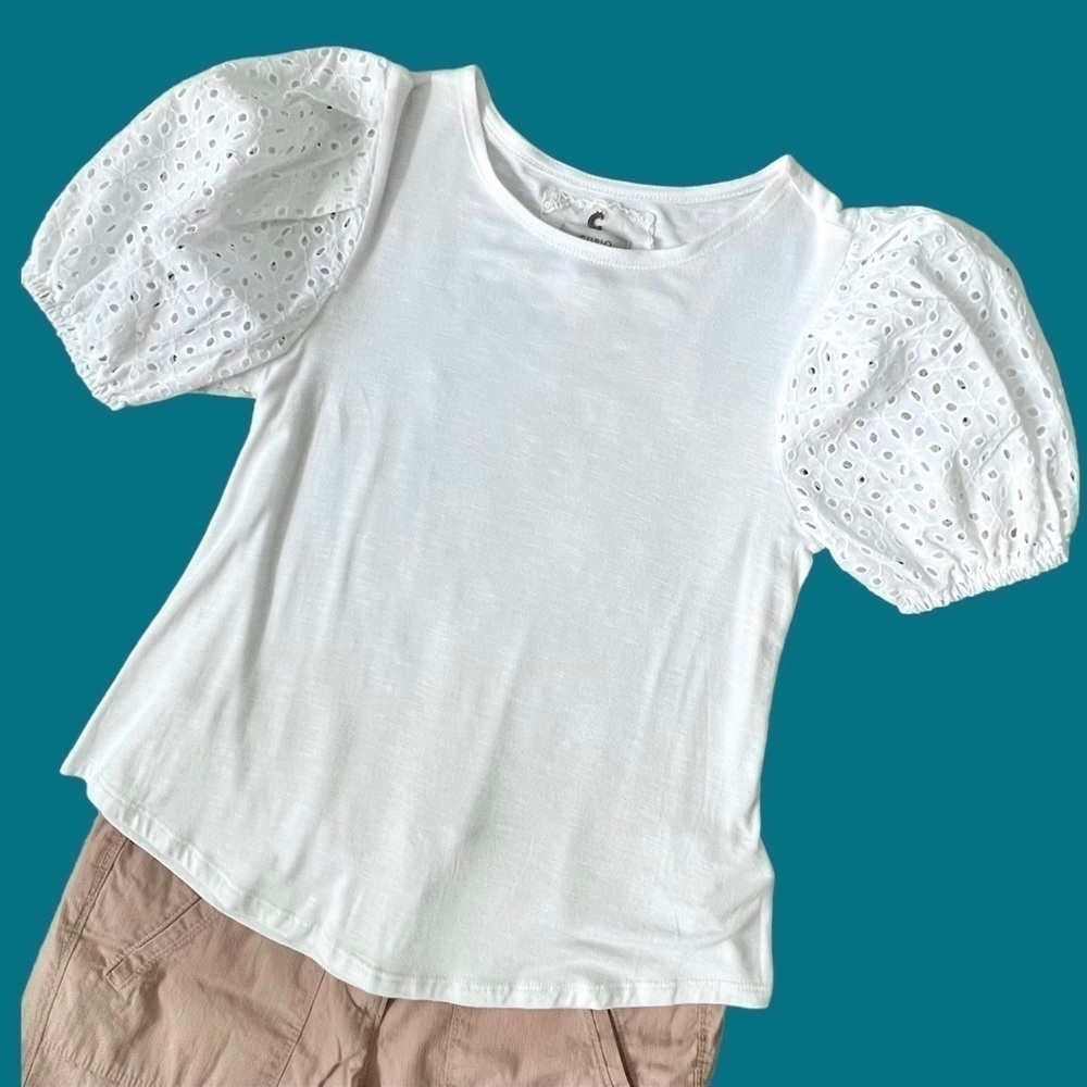 NWOT Eyelet Puff Sleeves White Short Sleeved Shirt Size XS